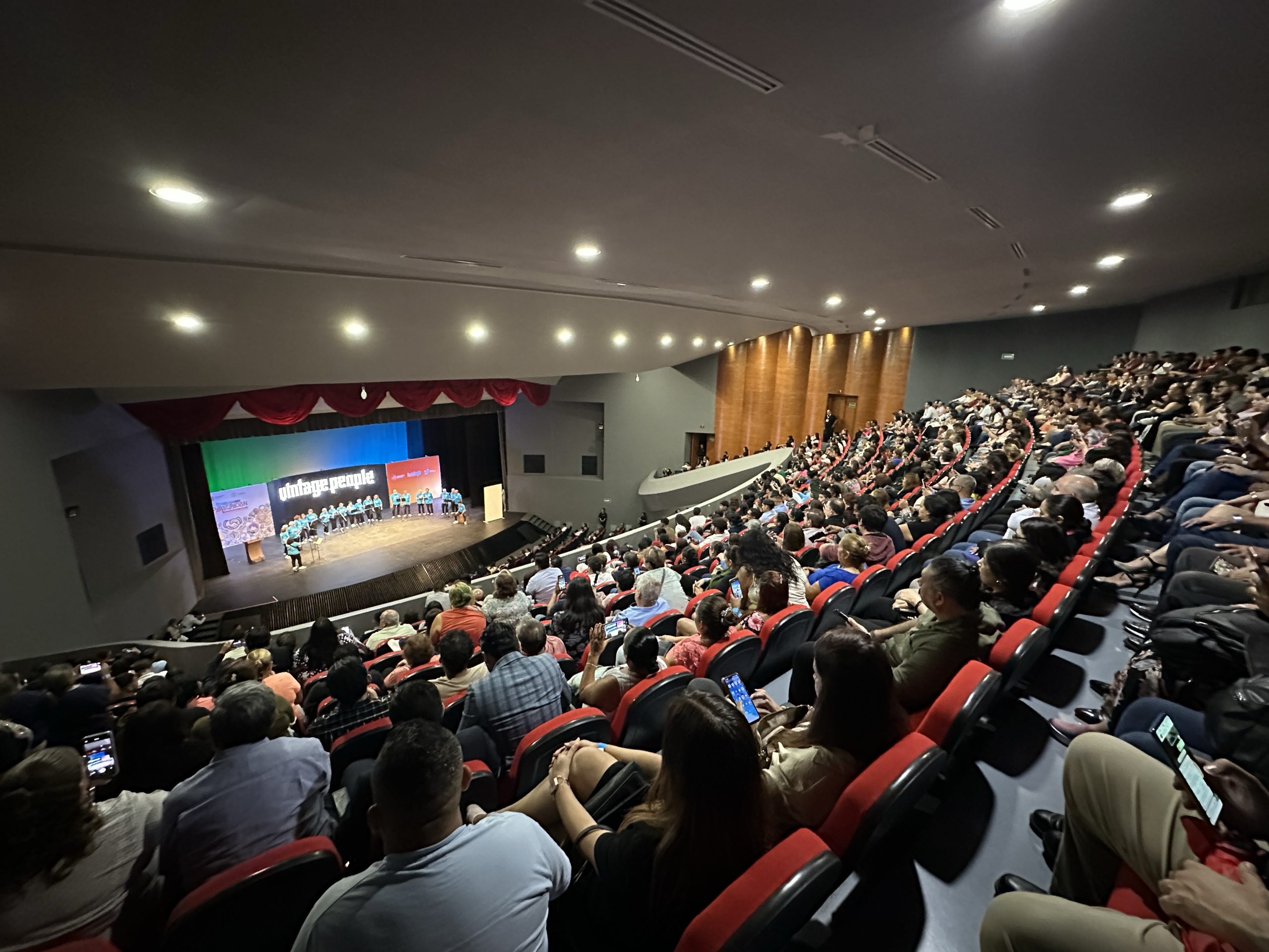 8ef512a4-72c3-41b8-83df-914997a8479a